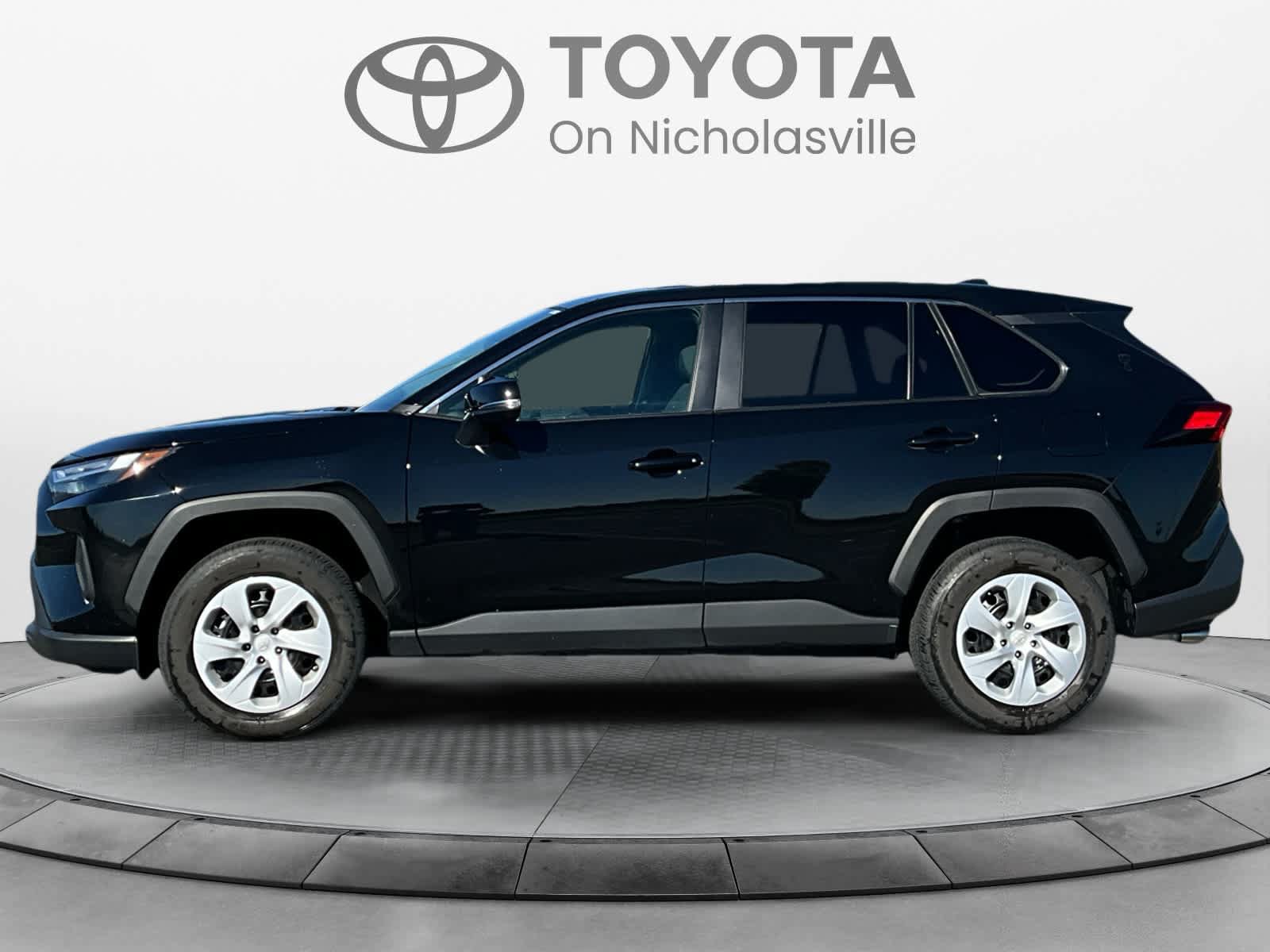 Used 2024 Toyota RAV4 LE AWD/4WD image 2