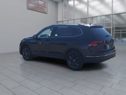 Used 2023 Volkswagen Tiguan SE AWD/4WD image 6