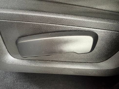 Used 2022 RAM 1500 Classic SLT RWD image 11