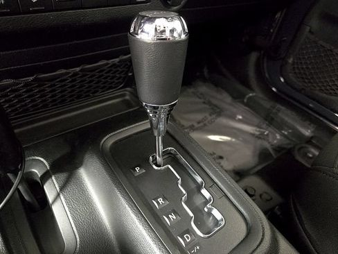 Used 2018 Jeep Wrangler Unlimited Sport S AWD/4WD image 15