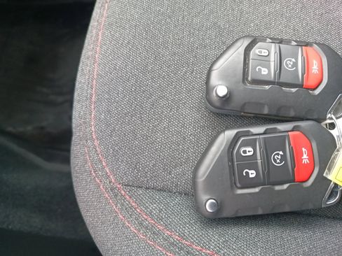 Used 2024 Jeep Gladiator Rubicon w/ Convenience Group image 25