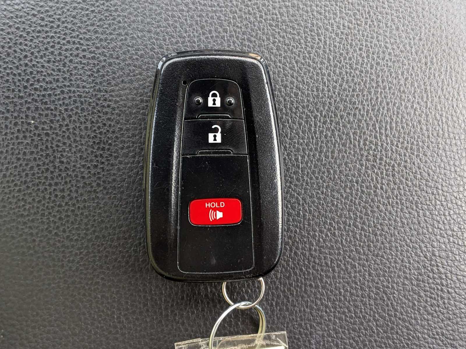 Used 2023 Toyota RAV4 XLE AWD/4WD image 32