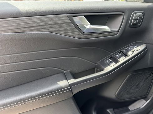 New 2025 Ford Escape SE w/ PHEV Premium Package image 34