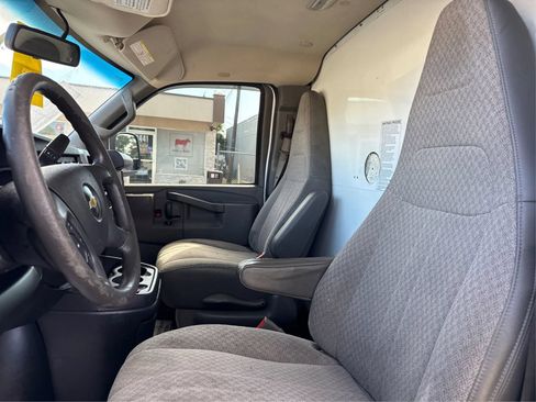 Used 2018 Chevrolet Express 3500 w/ Power Convenience Package RWD image 9