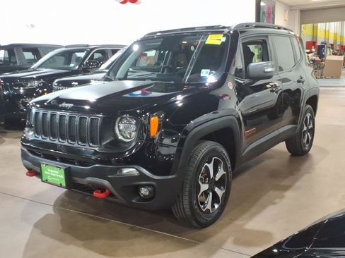 Used 2019 Jeep Renegade Trailhawk w/ UConnect 8.4 Nav Group AWD/4WD image 3