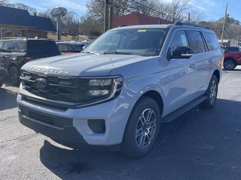 New 2026 Ford Expedition Active image 5