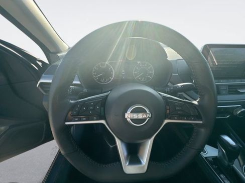 Used 2024 Nissan Altima 2.5 SR FWD image 17