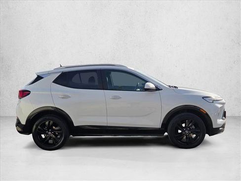 Used 2024 Buick Encore GX Sport Touring image 4
