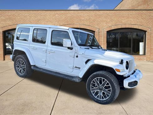 Used 2023 Jeep Wrangler Unlimited Sahara image 9