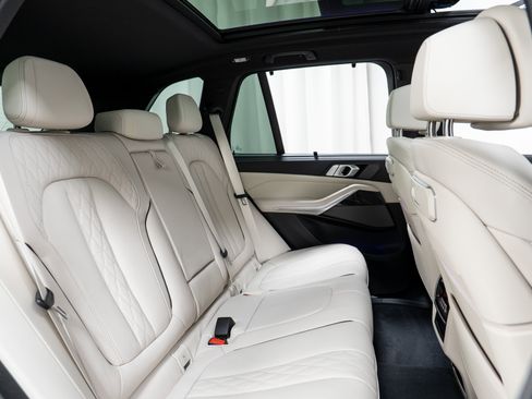 Certified 2025 BMW X5 M60i image 24