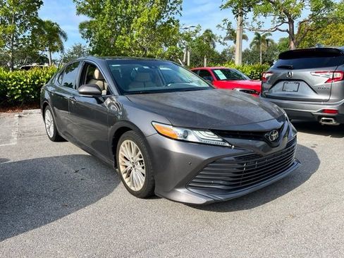 Used 2018 Toyota Camry XLE FWD image 1