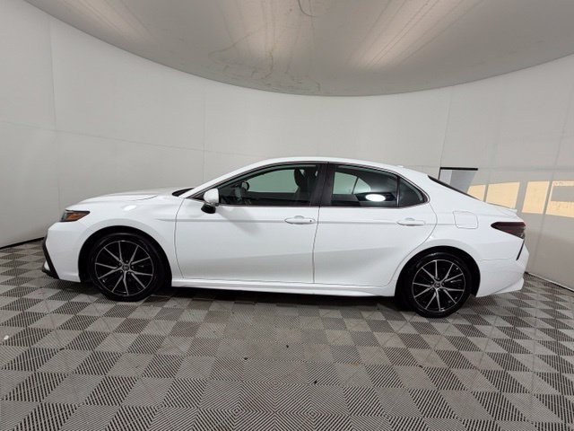 Used 2024 Toyota Camry SE AWD/4WD image 4