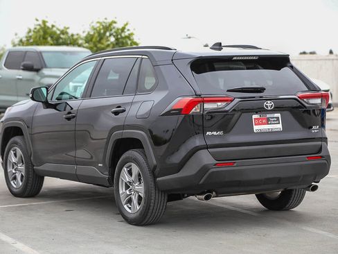 Certified 2025 Toyota RAV4 XLE AWD/4WD image 8