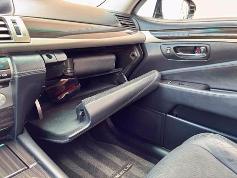 Used 2014 Lexus LS 460 AWD w/ Comfort Package image 33