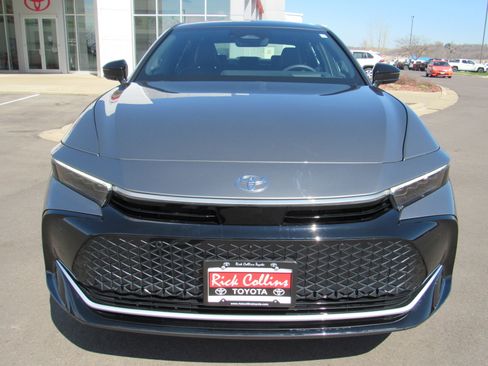 Used 2026 Toyota Crown Platinum image 3