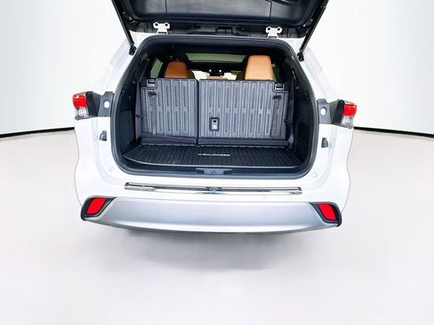 Used 2023 Toyota Highlander Platinum image 27