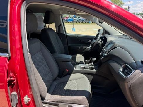 Used 2020 Chevrolet Equinox LT w/ Driver Convenience Package AWD/4WD image 16