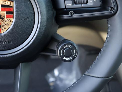 Certified 2026 Porsche Macan image 30