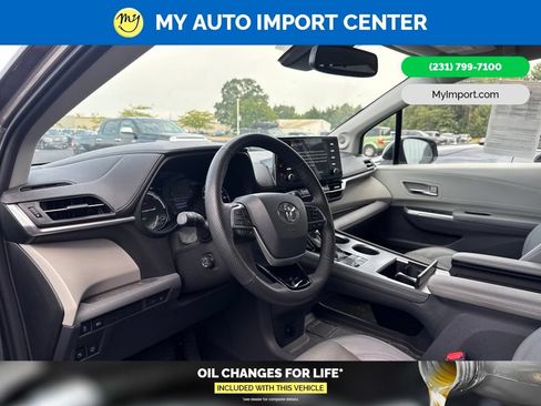 Used 2022 Toyota Sienna Limited AWD/4WD image 8