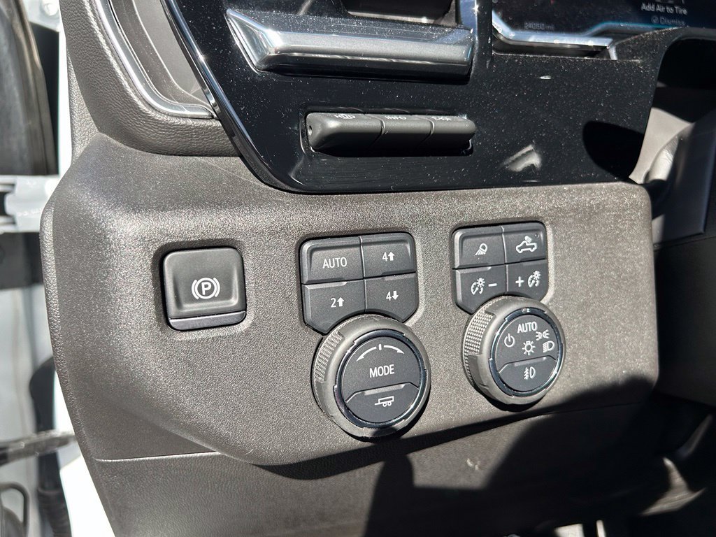 Used 2025 Chevrolet Silverado 3500 High Country w/ Technology Package AWD/4WD image 17