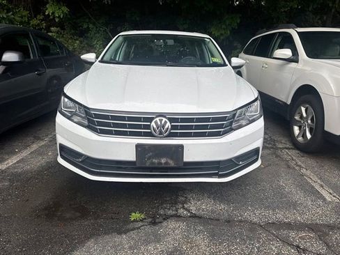 Used 2017 Volkswagen Passat 1.8T SE FWD image 2