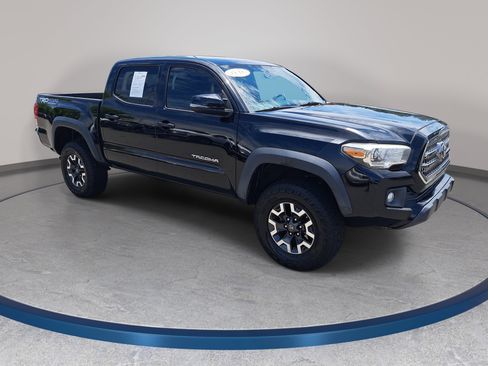 Used 2017 Toyota Tacoma TRD Off-Road w/ Tow Package (A/T) AWD/4WD image 3