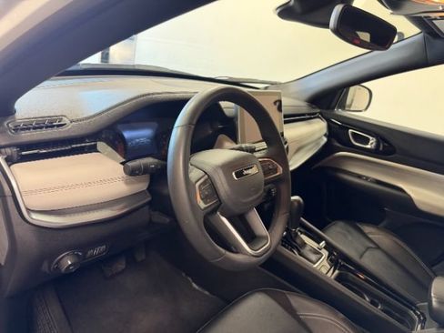 Used 2025 Jeep Compass Limited AWD/4WD image 15