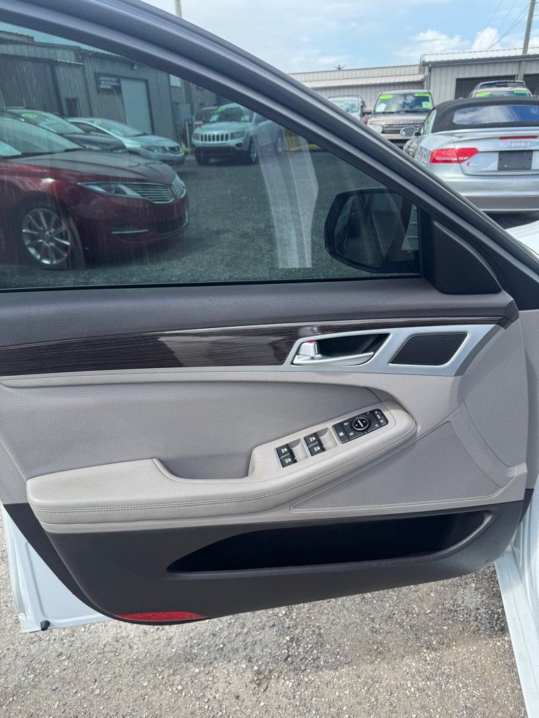 Used 2016 Hyundai Genesis 3.8 RWD image 15