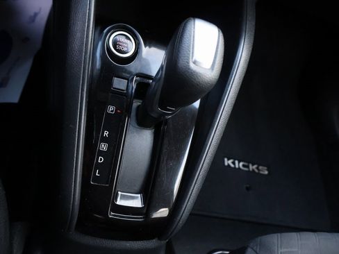 Used 2022 Nissan Kicks S image 32