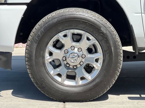Used 2024 RAM 2500 Laramie AWD/4WD image 36