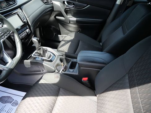 Used 2018 Nissan Rogue SV FWD image 14