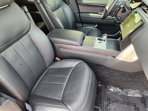 Certified 2024 Land Rover Range Rover SE AWD/4WD image 9