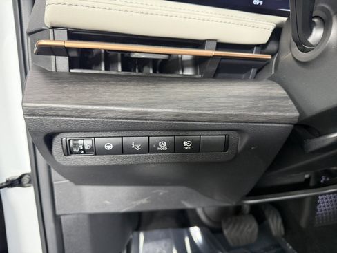 Used 2024 Nissan Ariya AWD image 21