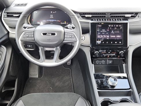 New 2025 Jeep Grand Cherokee L Altitude image 27