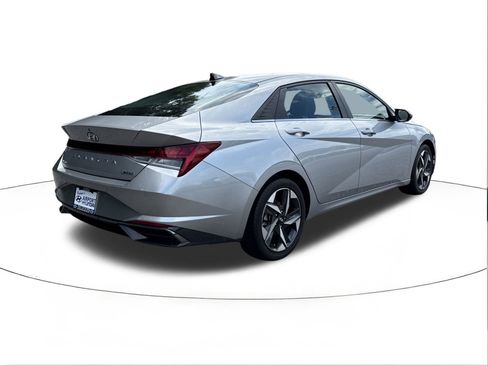 Used 2023 Hyundai Elantra Limited w/ Cargo Package image 3