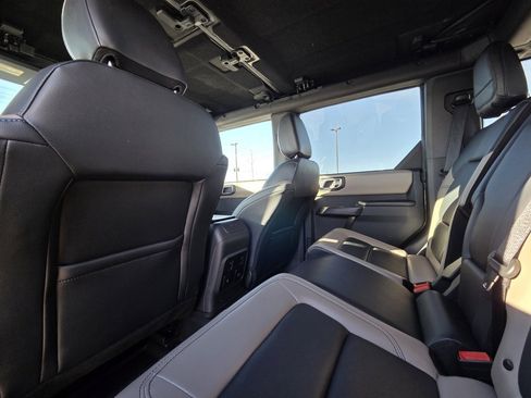 Used 2024 Ford Bronco Wildtrak image 29