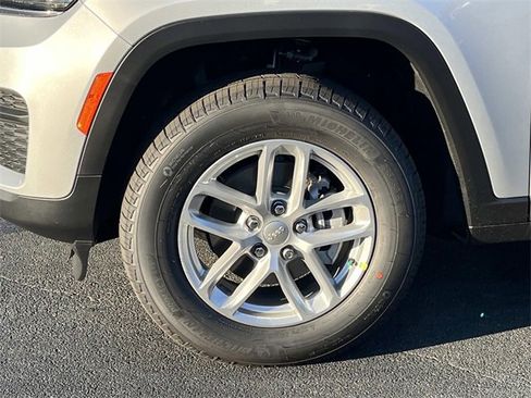 New 2025 Jeep Grand Cherokee Laredo X w/ Luxury Tech Group I image 11