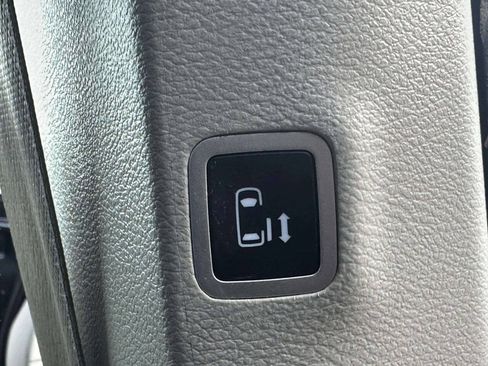 Used 2020 Chrysler Pacifica Touring-L Plus w/ Tire & Wheel Group FWD image 18