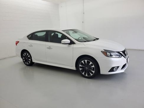 Used 2018 Nissan Sentra SR w/ Technology Package FWD image 4