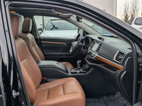 Used 2017 Toyota Highlander Limited Platinum image 11