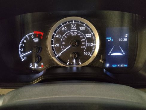 Used 2021 Toyota Corolla LE image 23