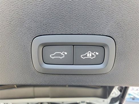 New 2026 Volvo XC40 B5 Core w/ Protection Package Premier image 34