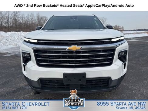 Used 2025 Chevrolet Traverse LT image 8