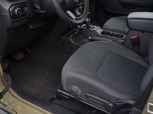 Used 2025 Jeep Wrangler Unlimited Rubicon image 27