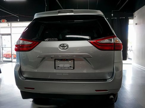 Used 2019 Toyota Sienna XLE Premium FWD image 21