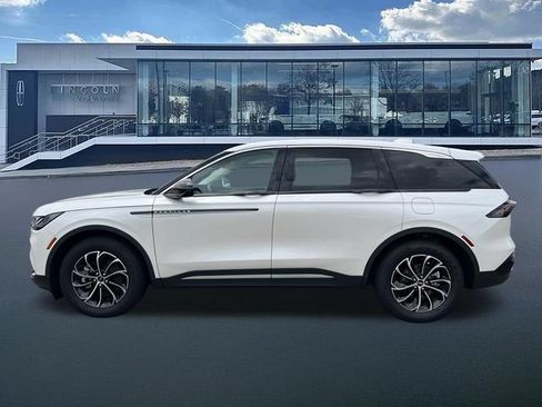 New 2026 Lincoln Nautilus Premier AWD/4WD image 4