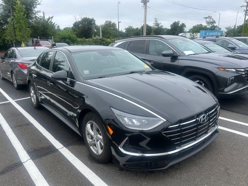 Used 2021 Hyundai Sonata SE FWD image 2