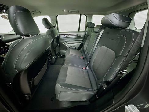 Certified 2022 Jeep Grand Cherokee Laredo w/ Luxury Tech Group I image 35