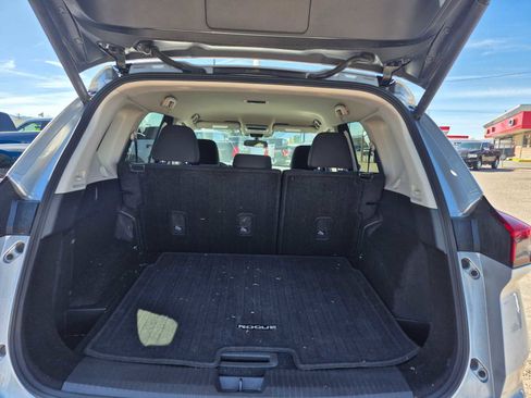 Used 2025 Nissan Rogue SV image 5