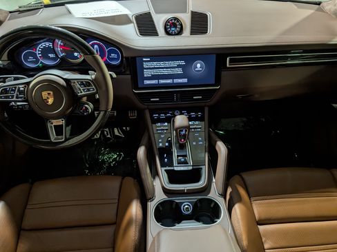Certified 2022 Porsche Cayenne Turbo AWD/4WD image 7